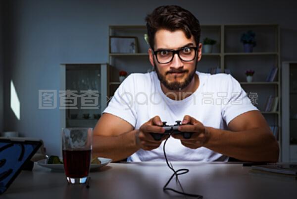 偷心的女人 视频海报