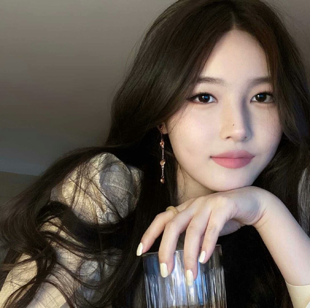 俏皮女学生 视频缩略图