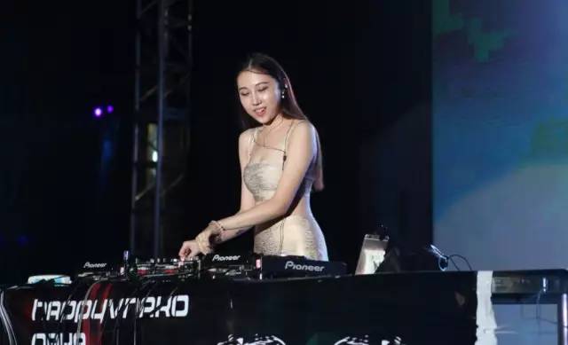 007之霹雳弹 视频缩略图