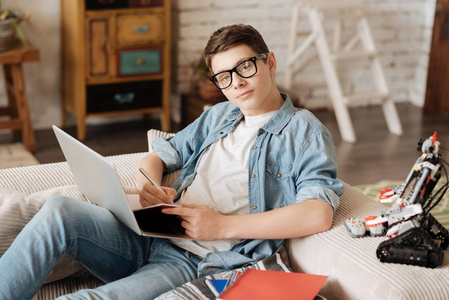 007之诺博士 视频缩略图