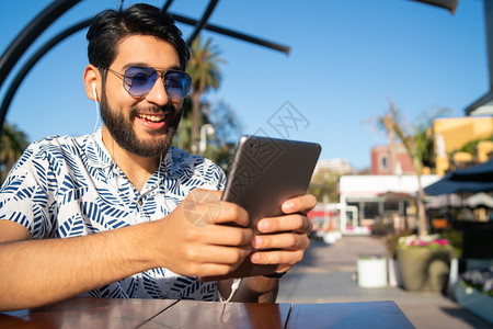 你本应离开 视频主图