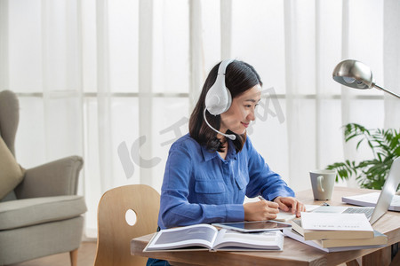 僵尸少爷 视频海报