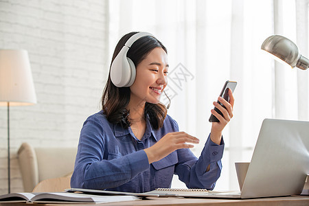 三只小猪与神灯 视频缩略图