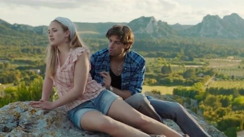 一对对鸳鸯水上漂 视频主图