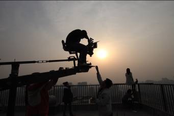 偷穿高跟鞋 视频缩略图