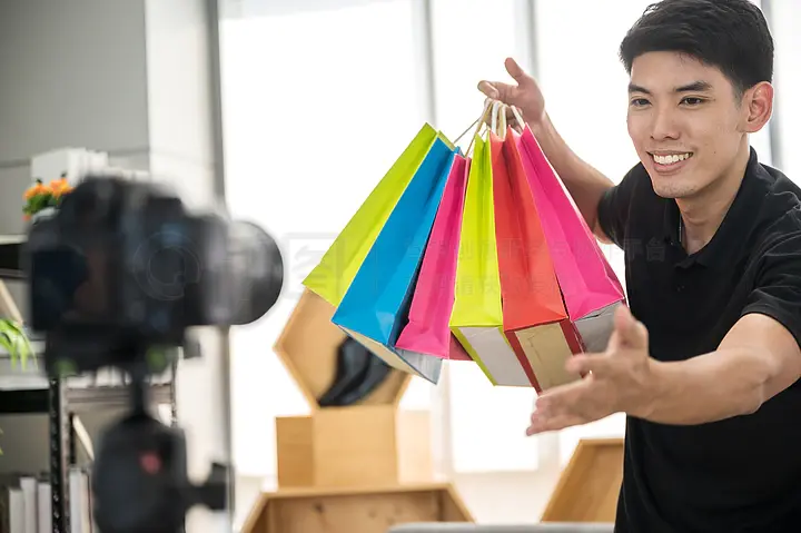 会长的贴身校花 视频缩略图