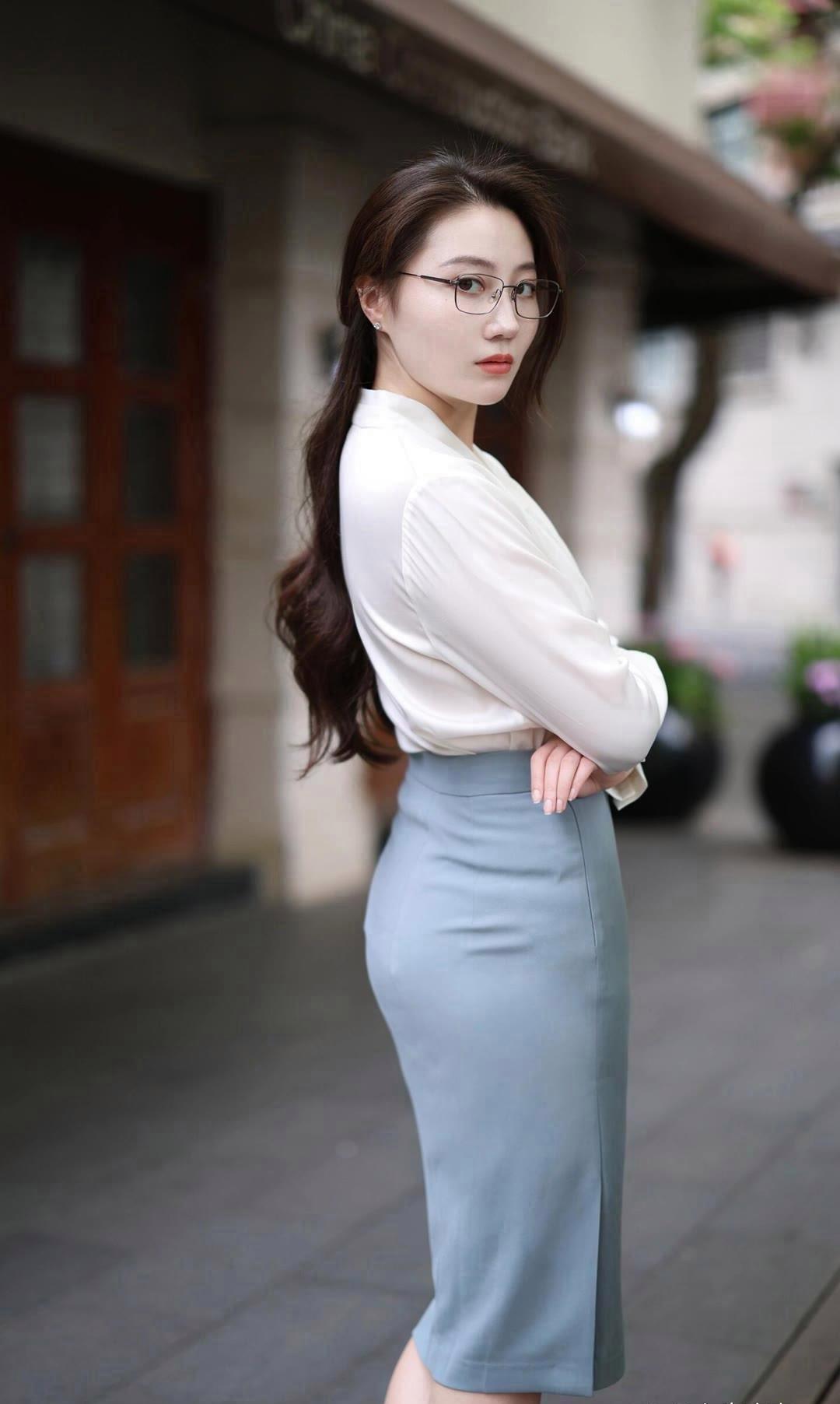 佩剑将军 视频缩略图