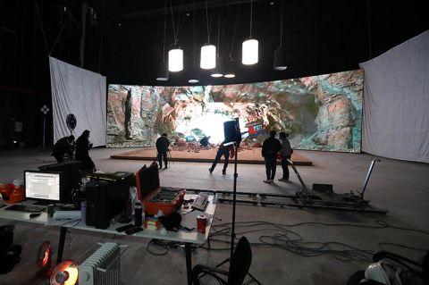 修剪草坪的小黄人 视频缩略图