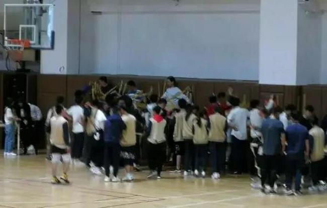 他的三个女儿 视频缩略图