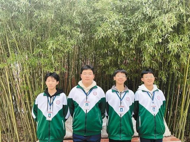 侏罗纪入侵 视频海报