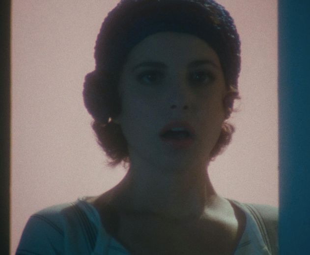 伊丽莎 施莱辛 不同的动物 视频缩略图